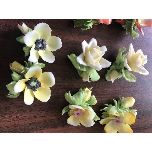 Vtg Capodimonte Set Of 6 Pairs Different Mini Flowers Made In Italy Gold Accents - Picture 4 of 10